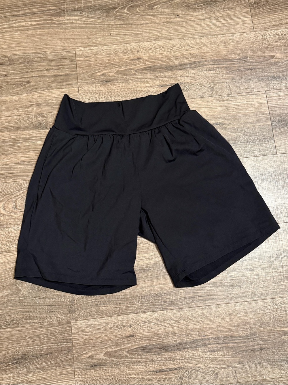 HALARA Black High-Waist Relaxed Shorts